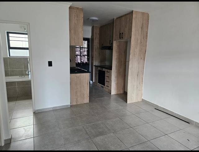2 BEDROOM APARTMENT TO LET IN PARKLANDS EAST